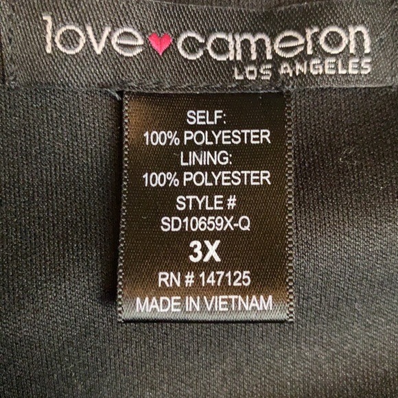 Geometric Chevron Print Handkerchief Key hole Accent neckline - Picture 6 of 8